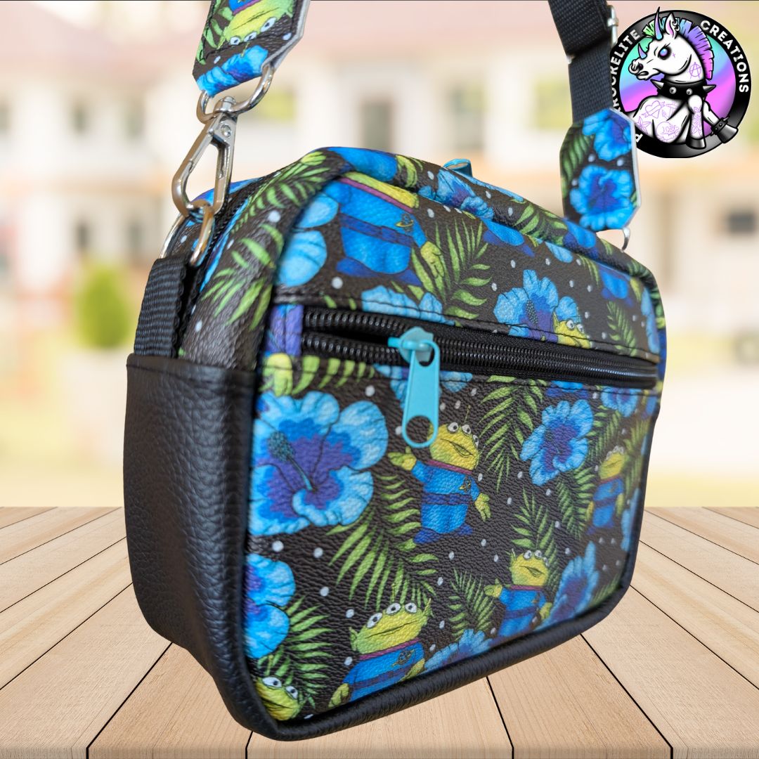 OOOO the Claw! Retro Camera Style Bag