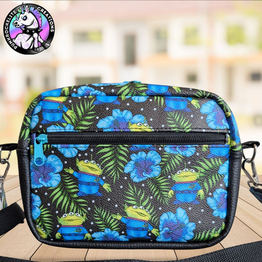 OOOO the Claw! Retro Camera Style Bag